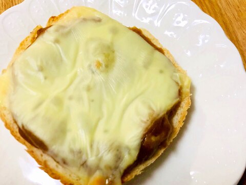 ウインナーとコーンのカレーチーズトースト